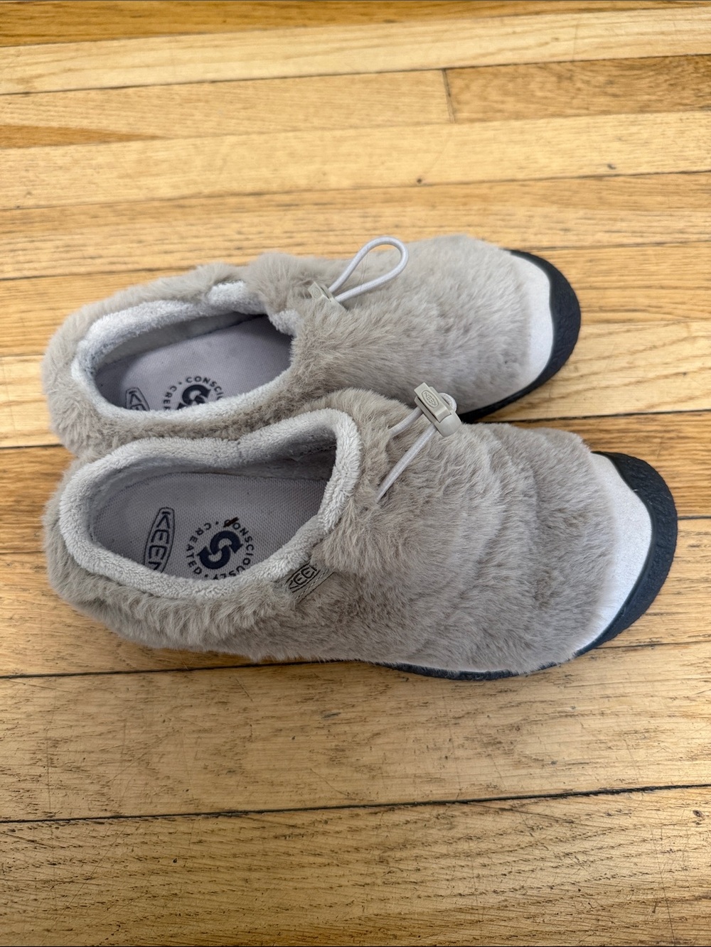 Keen Plush Faux-Fur Slip-On Slippers in Light Gray with Black Toe